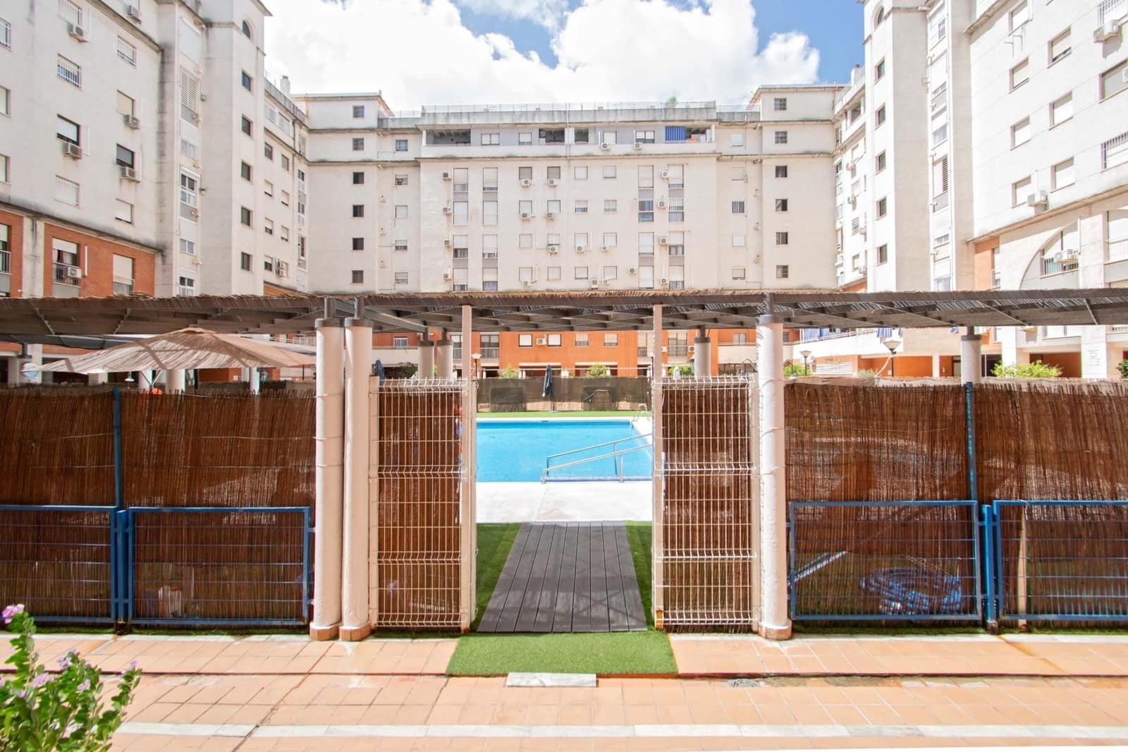 4 makuuhuone Asunto myytävänä paikassa Sevilla kaupunki mukana uima-altaan - 295 000 € (Ref: 10034065)