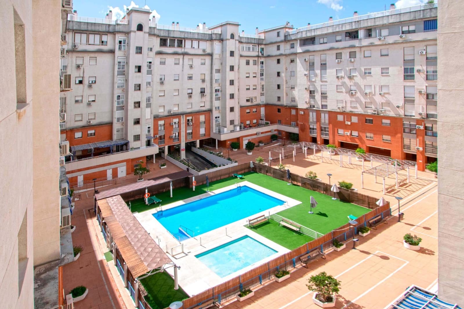 4 makuuhuone Asunto myytävänä paikassa Sevilla kaupunki mukana uima-altaan - 295 000 € (Ref: 10034065)
