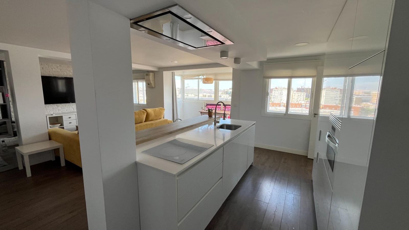 1 Zimmer Wohnung zu vermieten in Sevilla Stadt mit Garage - 1.000 € (Ref: 10034066)