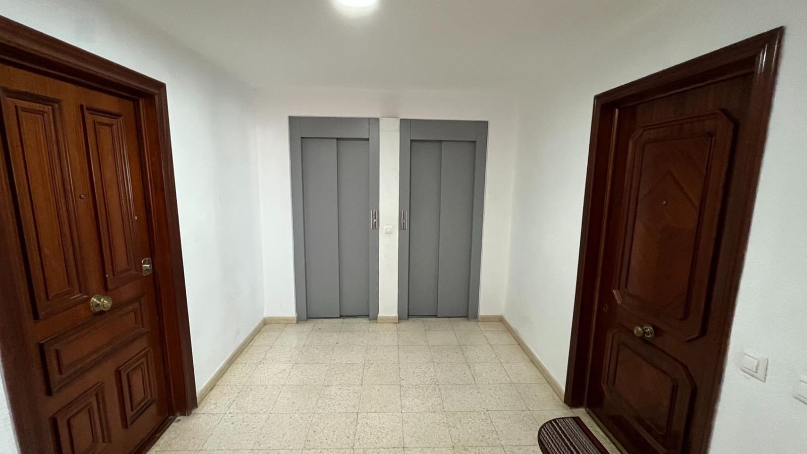 1 Zimmer Wohnung zu vermieten in Sevilla Stadt mit Garage - 1.000 € (Ref: 10034066)
