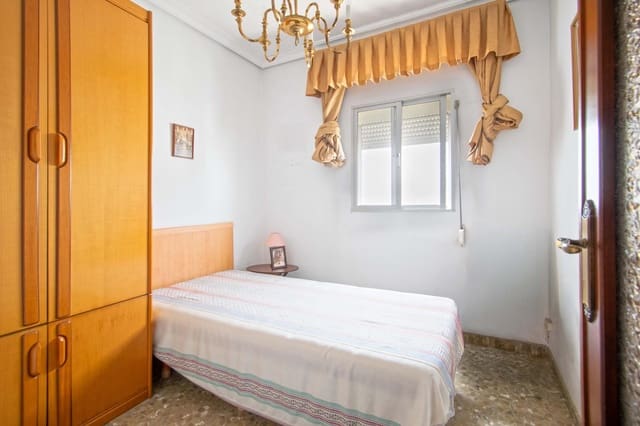 4 bedroom Flat for sale in Seville city - € 335,000 (Ref: 10043117)
