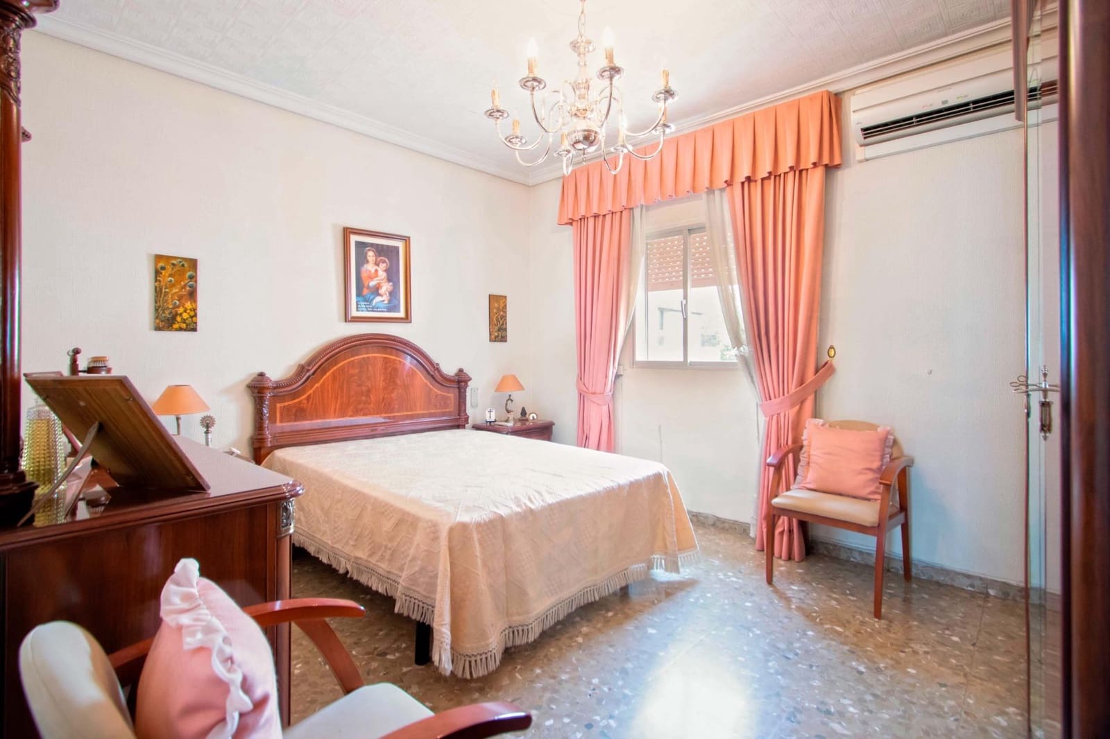 4 bedroom Flat for sale in Seville city - € 335,000 (Ref: 10043117)