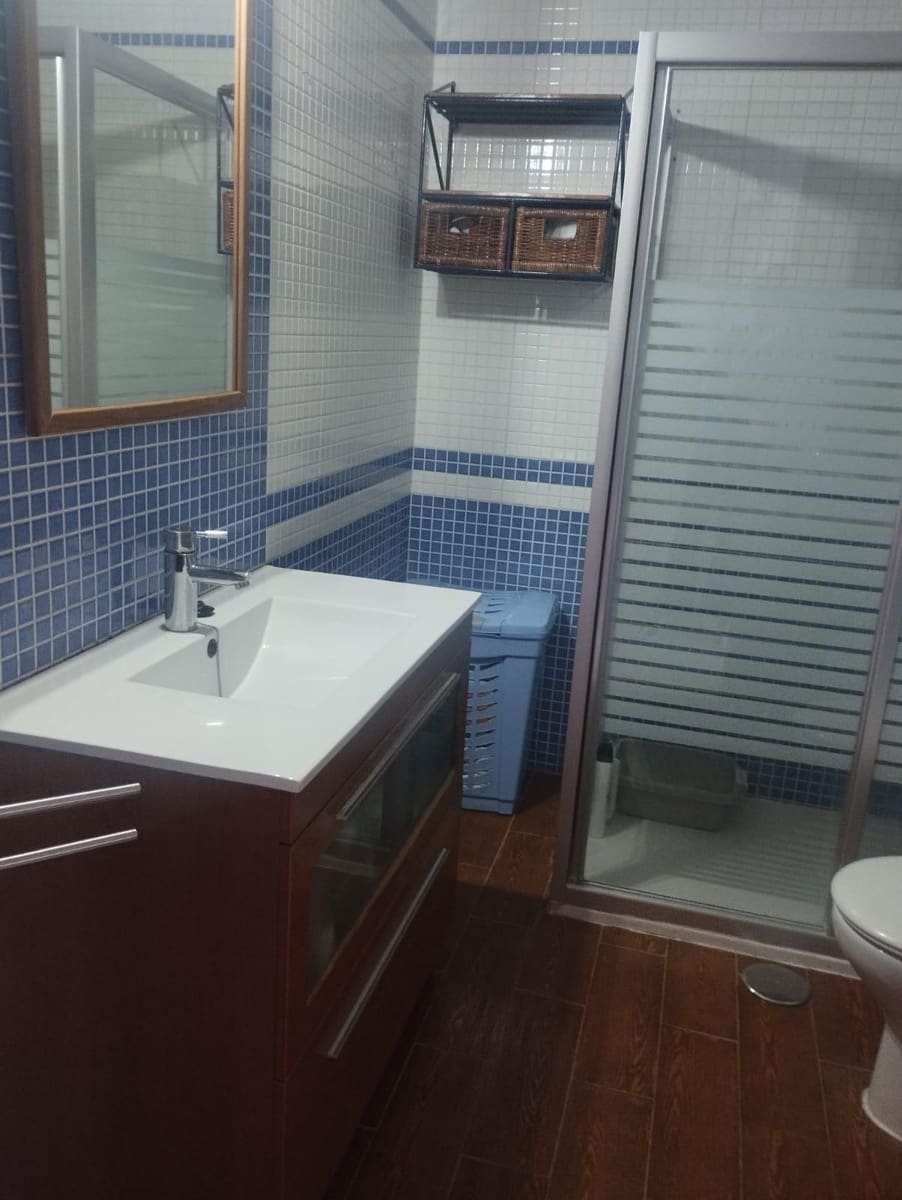 Villa/Maison Mitoyenne de 4 chambres à louer à Seville ville - 1 200 € (Ref: 10047427)