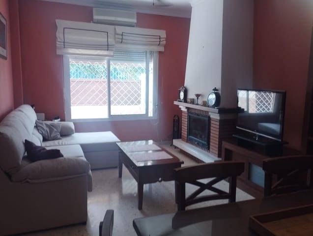 Villa/Maison Mitoyenne de 4 chambres à louer à Séville ville - 1 200 € (Ref: 10047427)