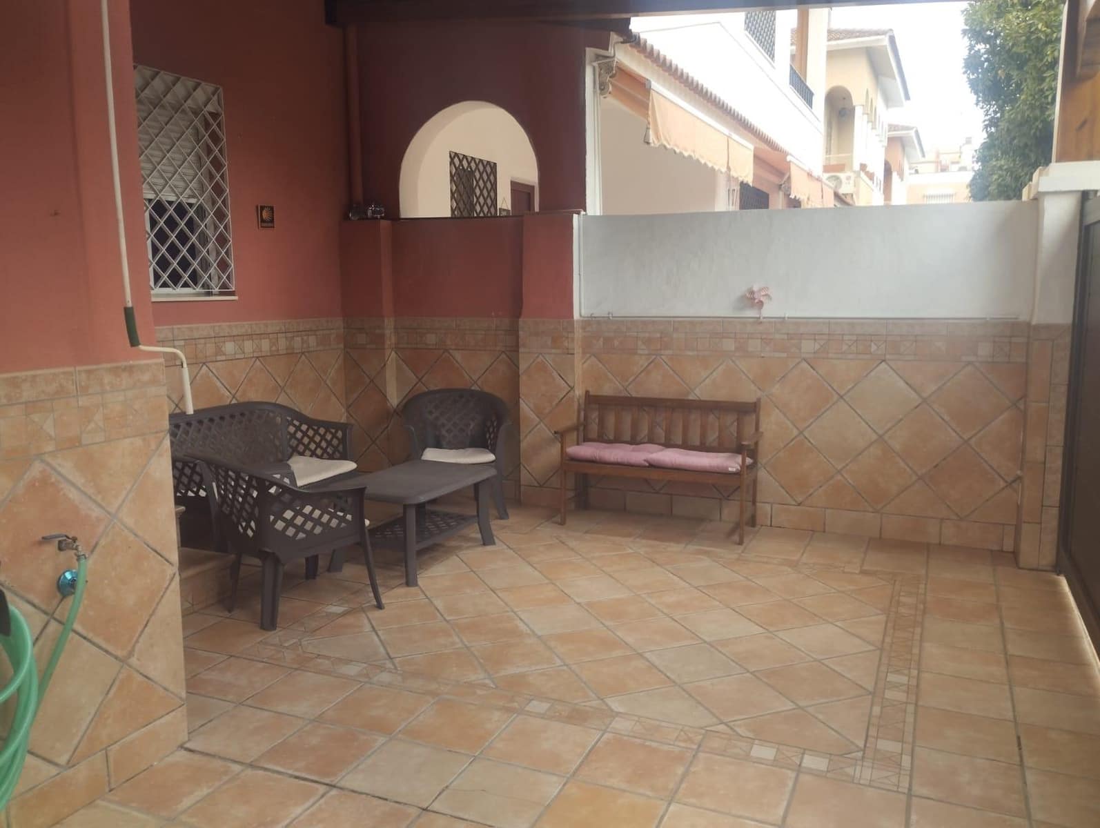 Villa/Maison Mitoyenne de 4 chambres à louer à Seville ville - 1 200 € (Ref: 10047427)