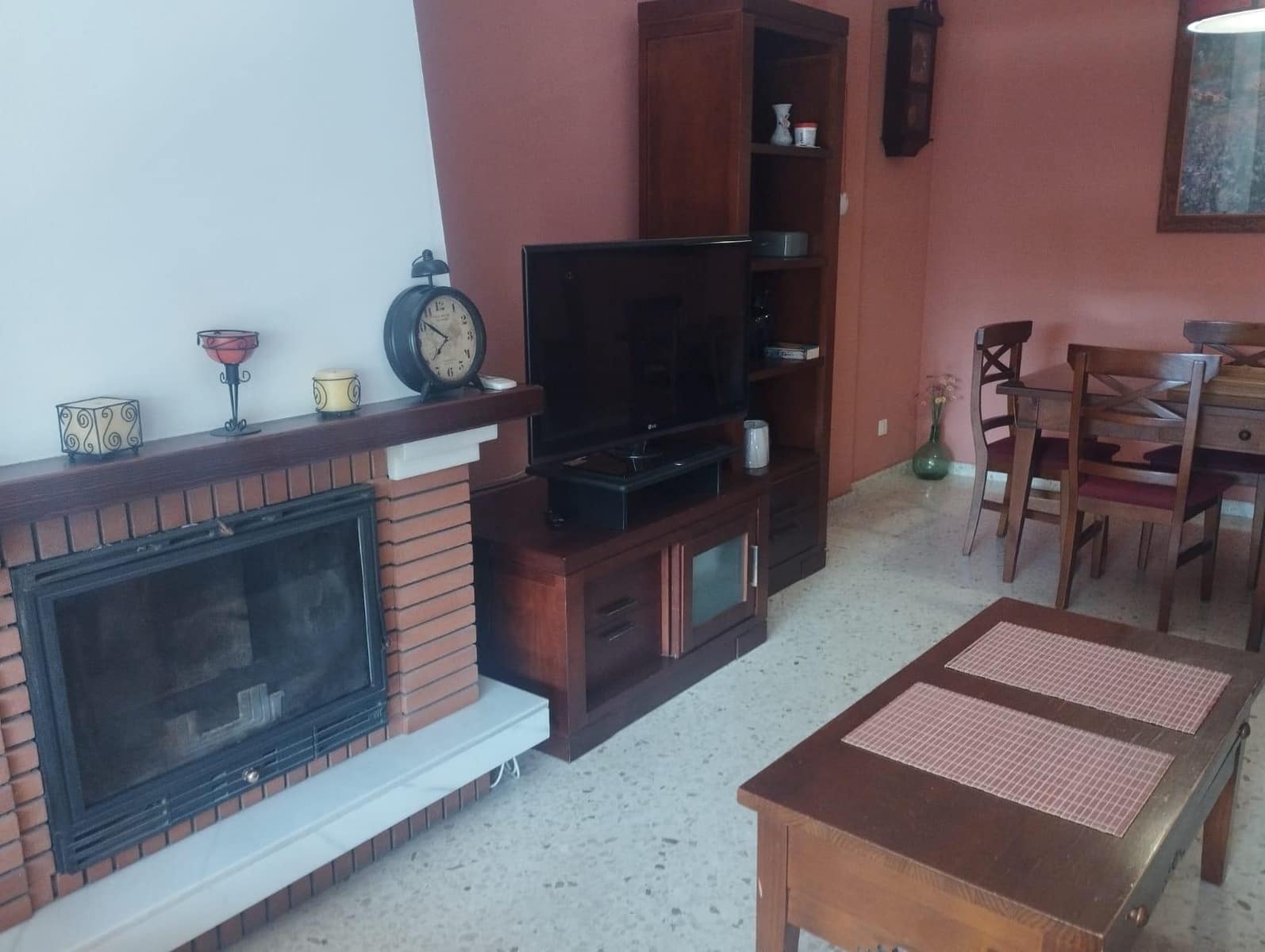 Villa/Maison Mitoyenne de 4 chambres à louer à Seville ville - 1 200 € (Ref: 10047427)