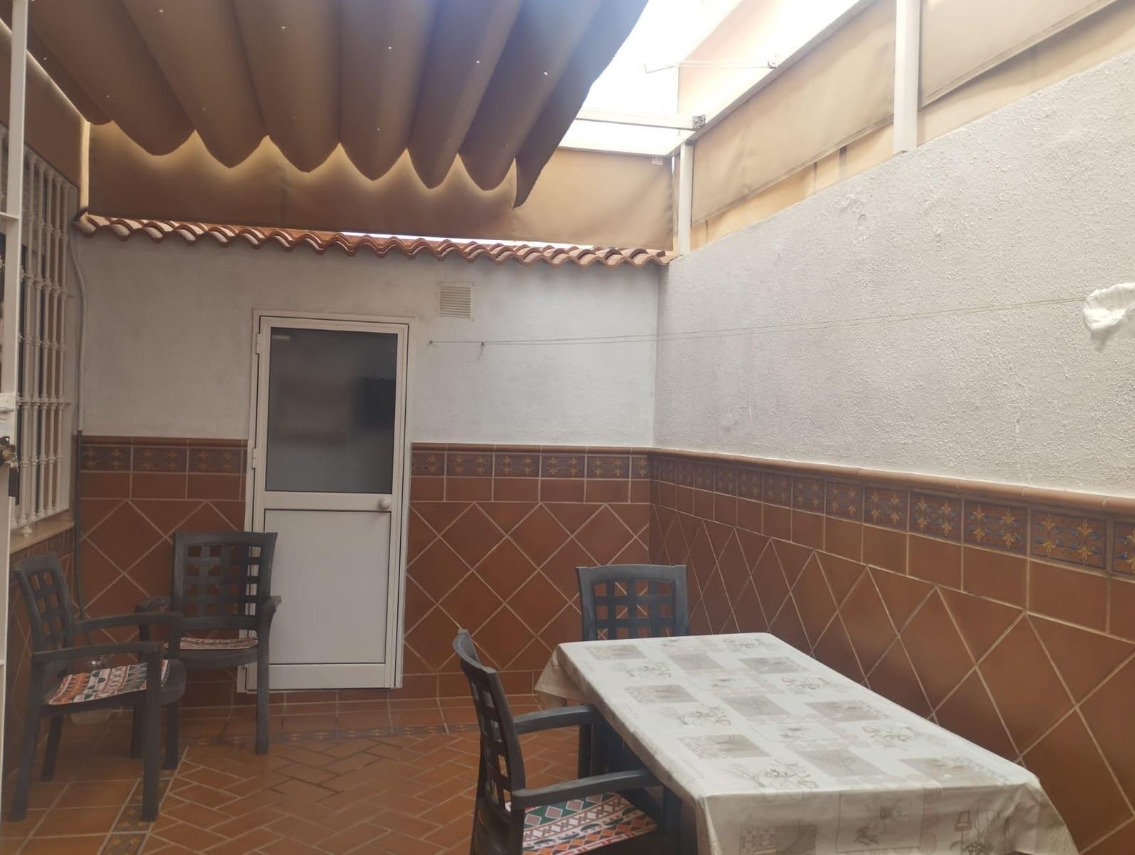 Villa/Maison Mitoyenne de 4 chambres à louer à Seville ville - 1 200 € (Ref: 10047427)