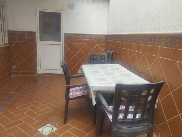 Villa/Maison Mitoyenne de 4 chambres à louer à Séville ville - 1 200 € (Ref: 10047427)