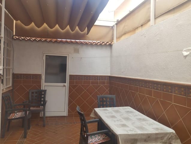 Villa/Maison Mitoyenne de 4 chambres à louer à Séville ville - 1 200 € (Ref: 10047427)