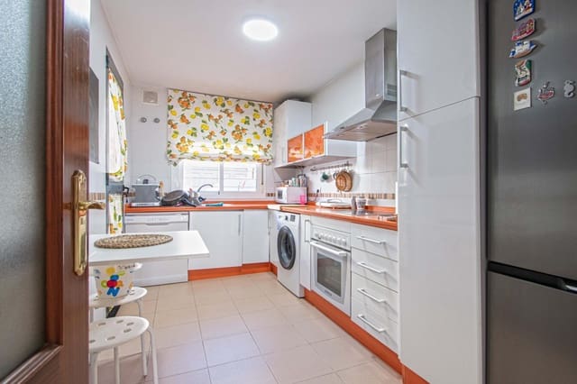 3 makuuhuone Rivitalo myytävänä paikassa Bormujos - 220 000 € (Ref: 10047428)