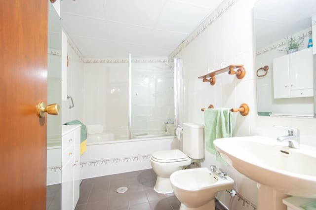 4 slaapkamer Flat te koop in Nervión, Sevilla stad met garage - € 485.000 (Ref: 10055414)