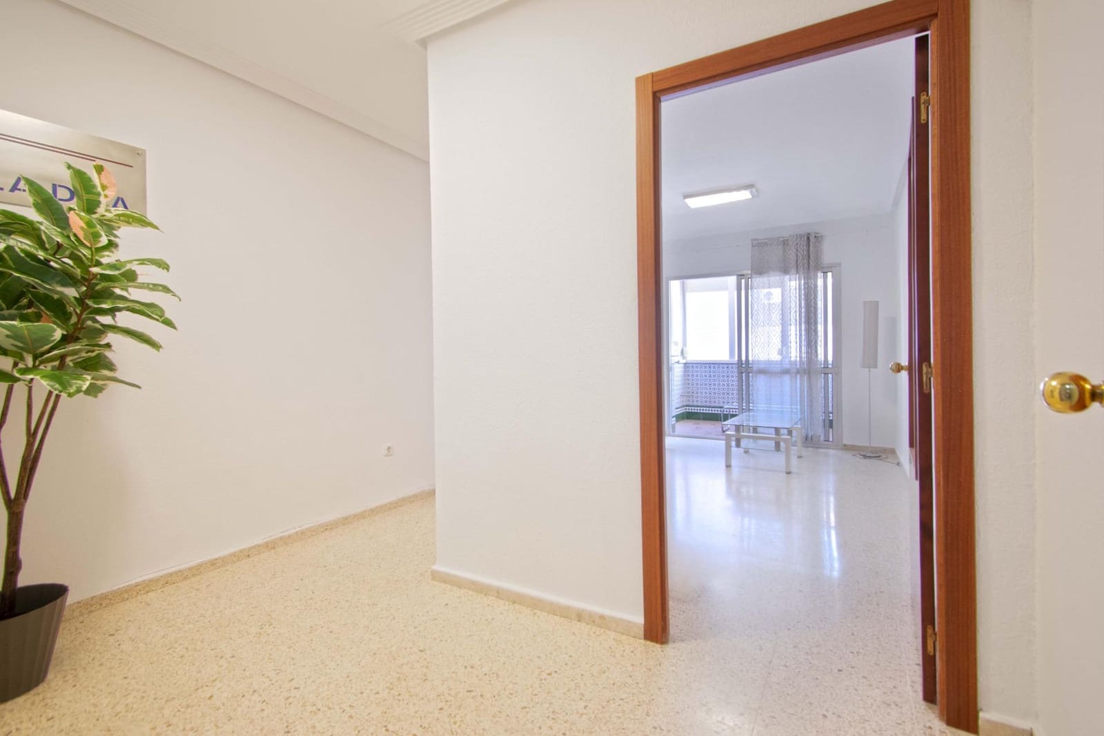 4 bedroom Flat for sale in Montequinto with pool garage - € 250,000 (Ref: 10062089)