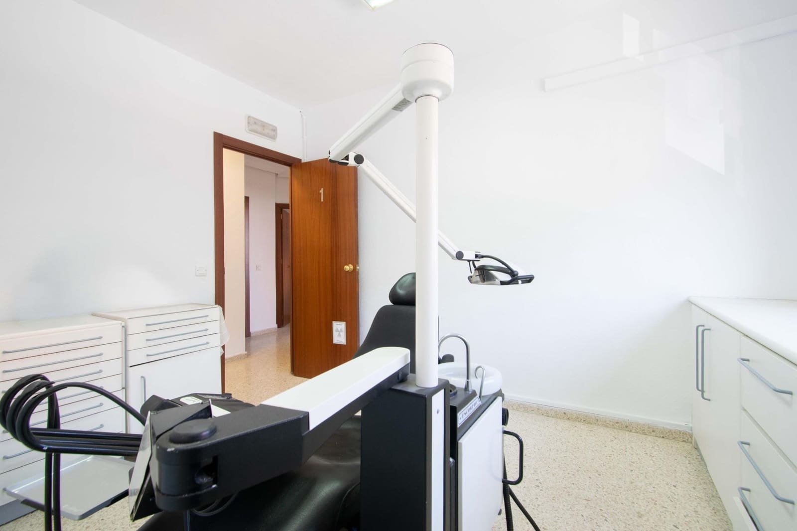 4 bedroom Flat for sale in Montequinto with pool garage - € 250,000 (Ref: 10062089)