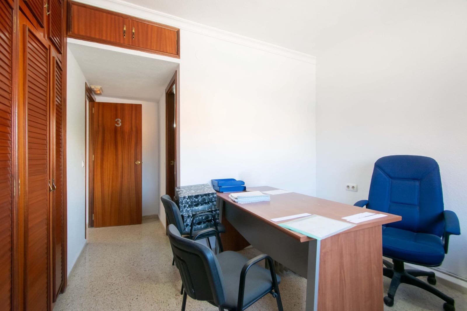 4 bedroom Flat for sale in Montequinto with pool garage - € 250,000 (Ref: 10062089)