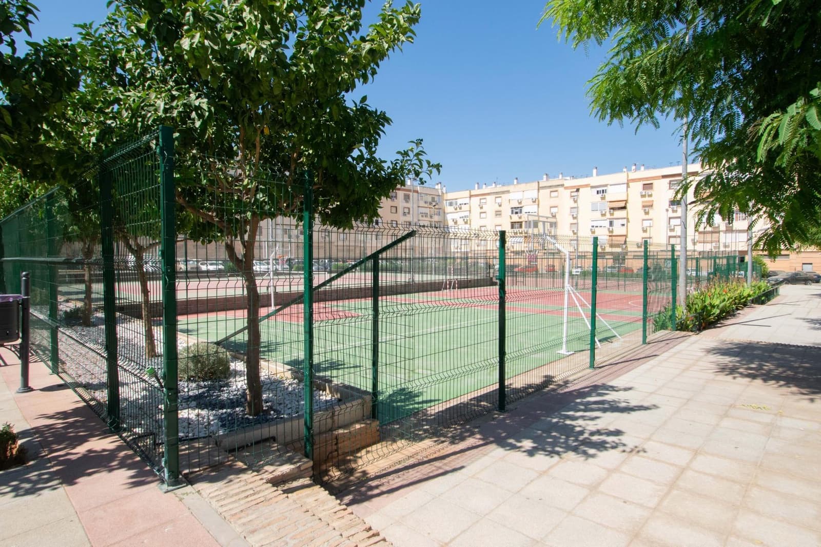 4 bedroom Flat for sale in Montequinto with pool garage - € 250,000 (Ref: 10062089)