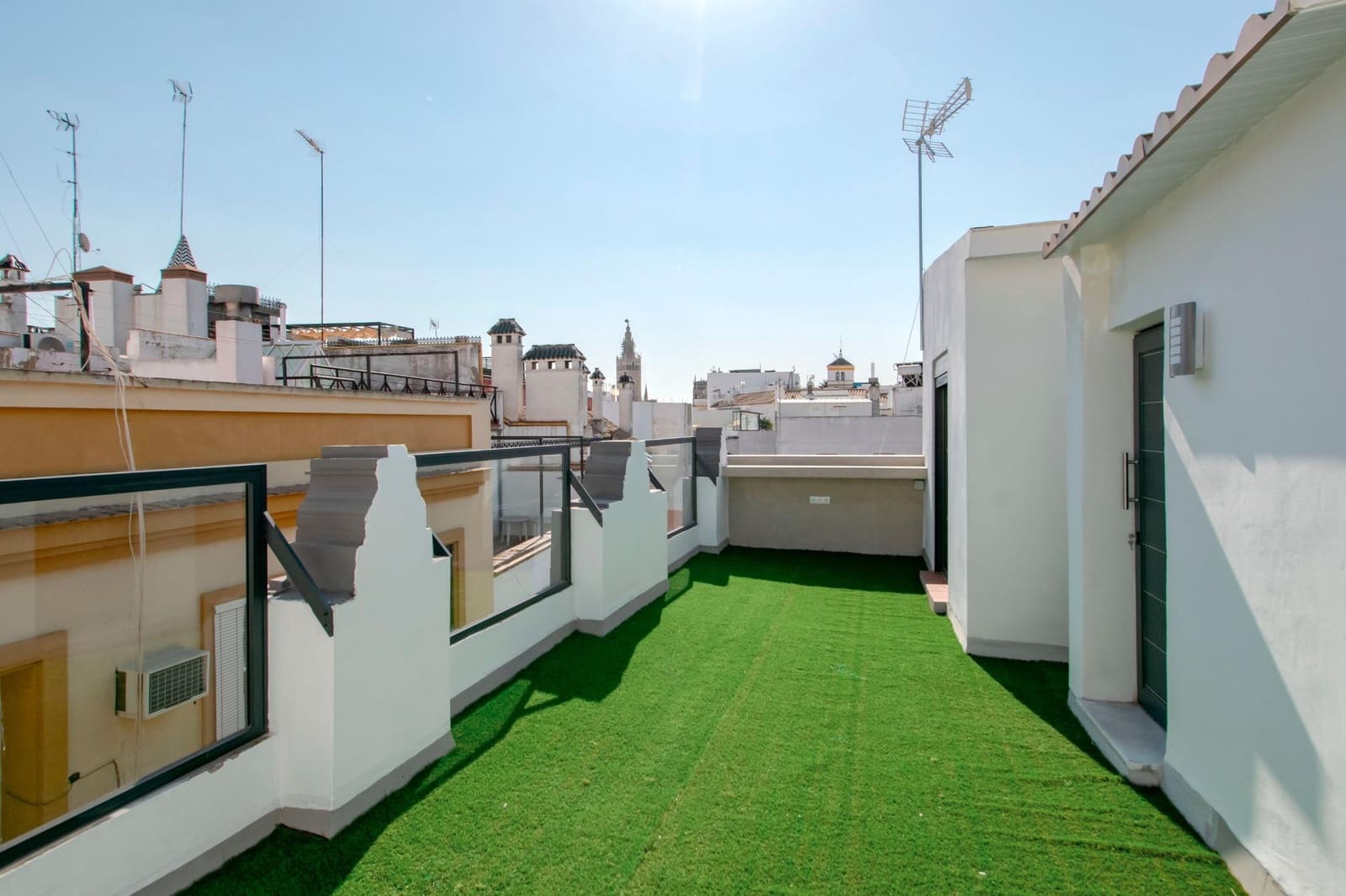 9 bedroom Flat for sale in Seville city - € 1,600,000 (Ref: 10068022)