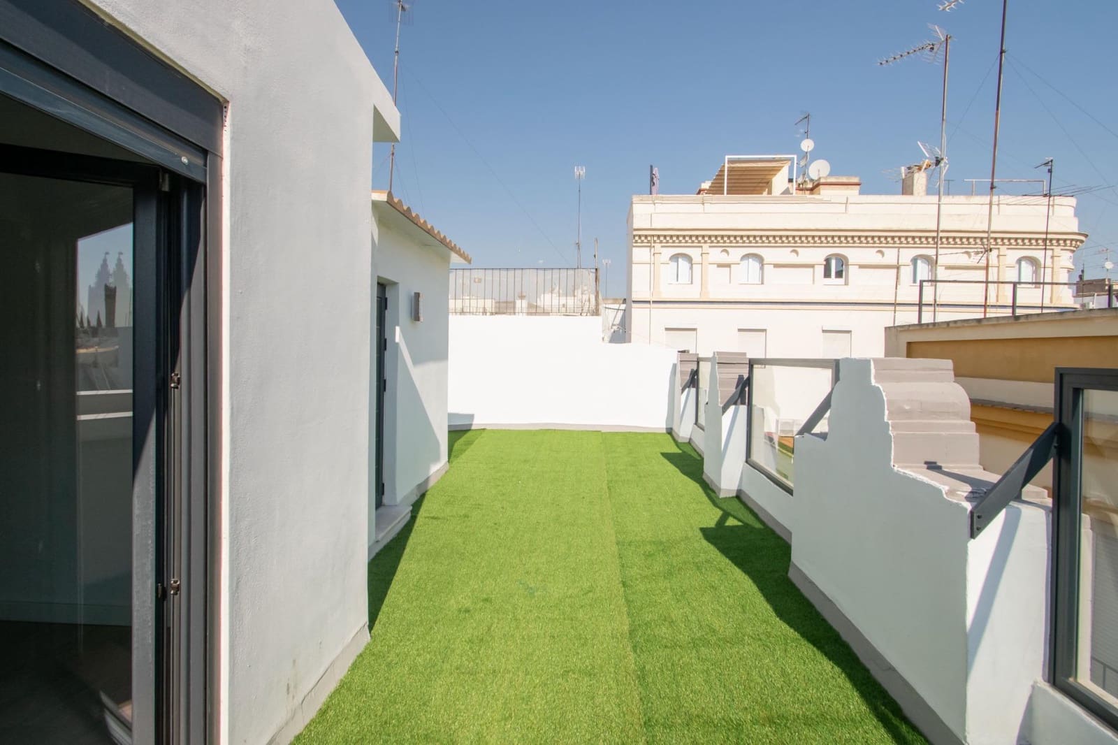 9 bedroom Flat for sale in Seville city - € 1,600,000 (Ref: 10068022)
