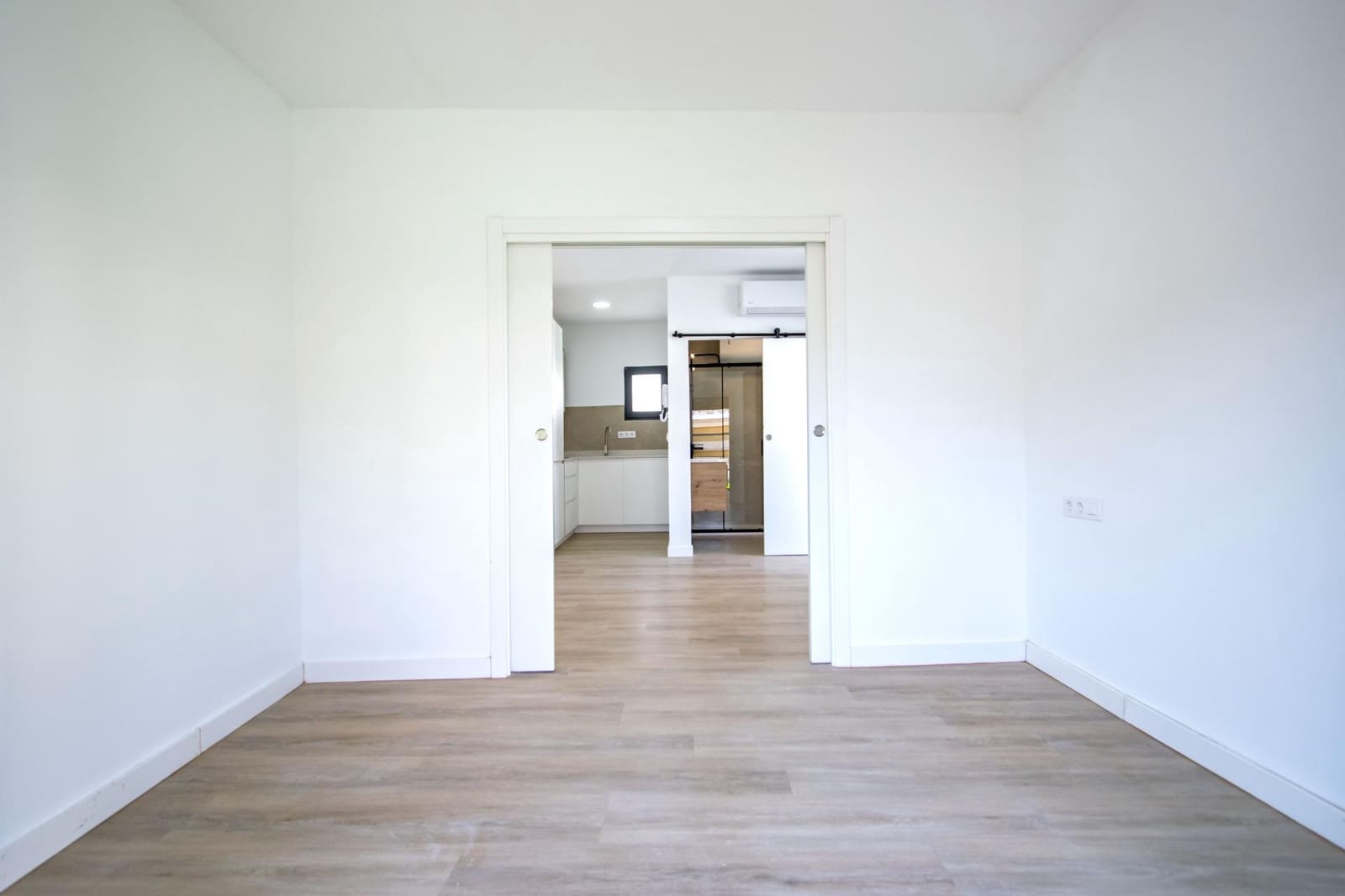 9 bedroom Flat for sale in Seville city - € 1,600,000 (Ref: 10068022)