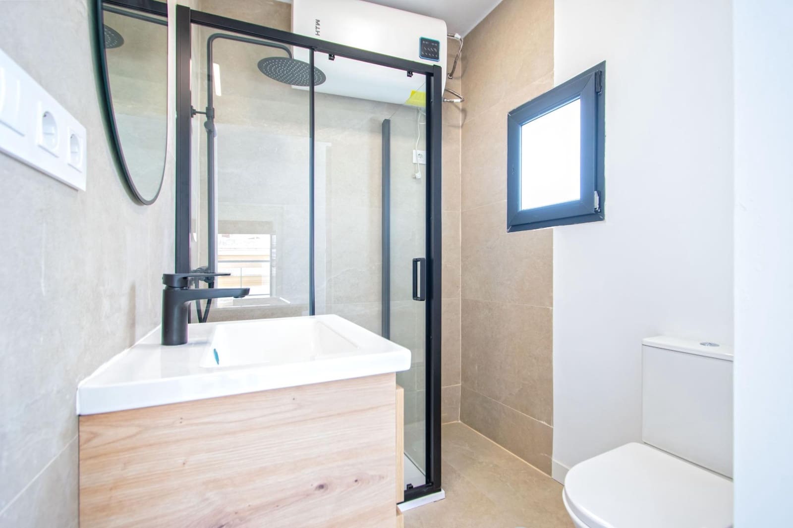 9 bedroom Flat for sale in Seville city - € 1,600,000 (Ref: 10068022)