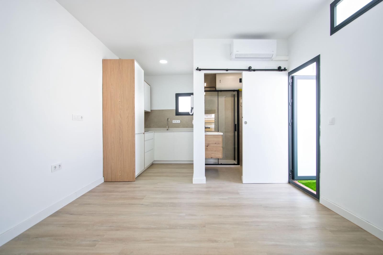 9 bedroom Flat for sale in Seville city - € 1,600,000 (Ref: 10068022)