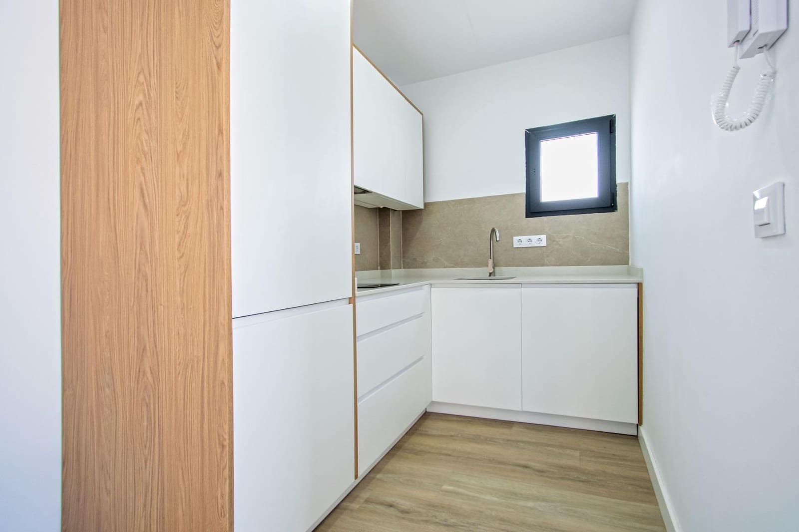 9 bedroom Flat for sale in Seville city - € 1,600,000 (Ref: 10068022)