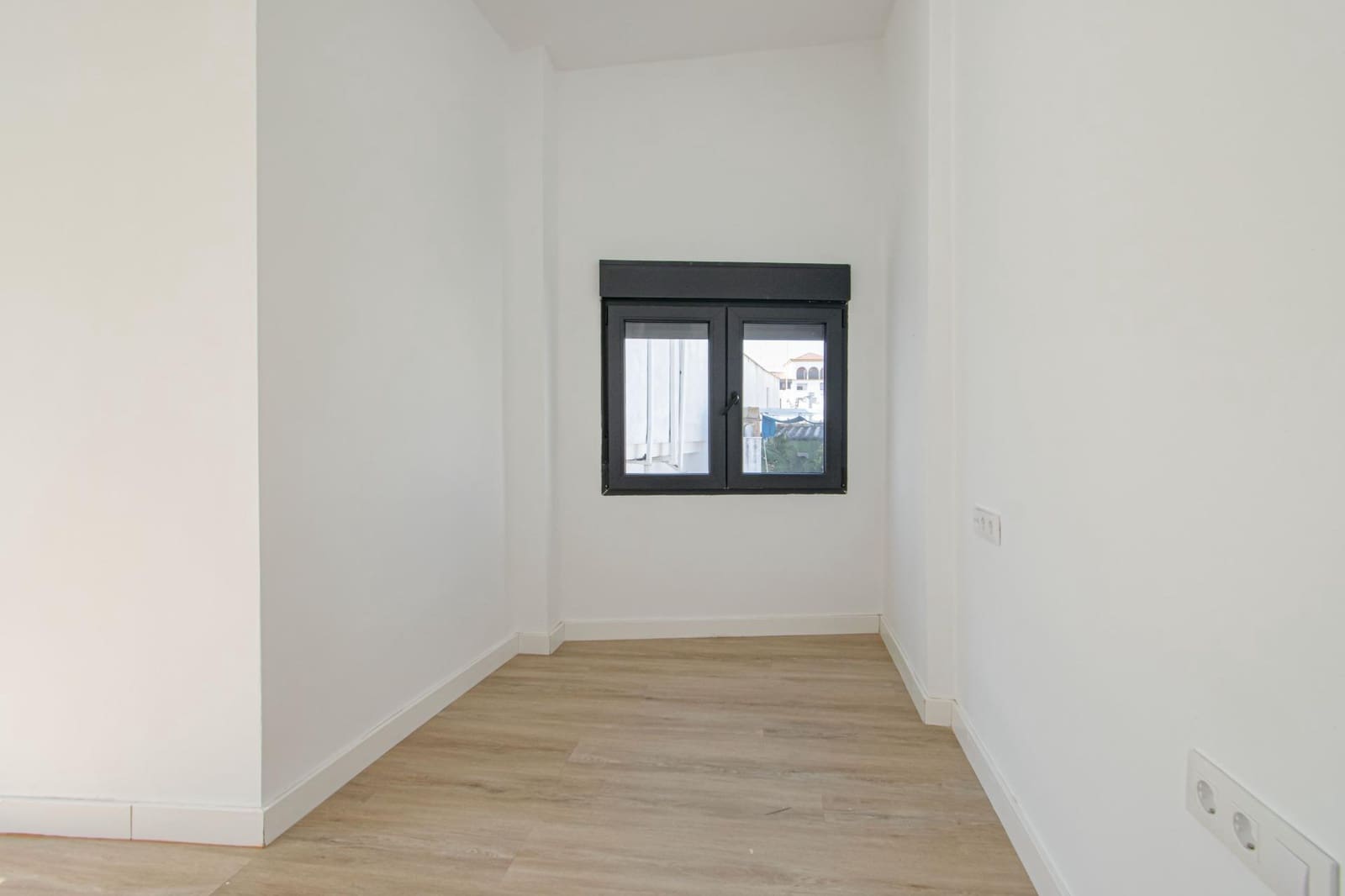 9 bedroom Flat for sale in Seville city - € 1,600,000 (Ref: 10068022)