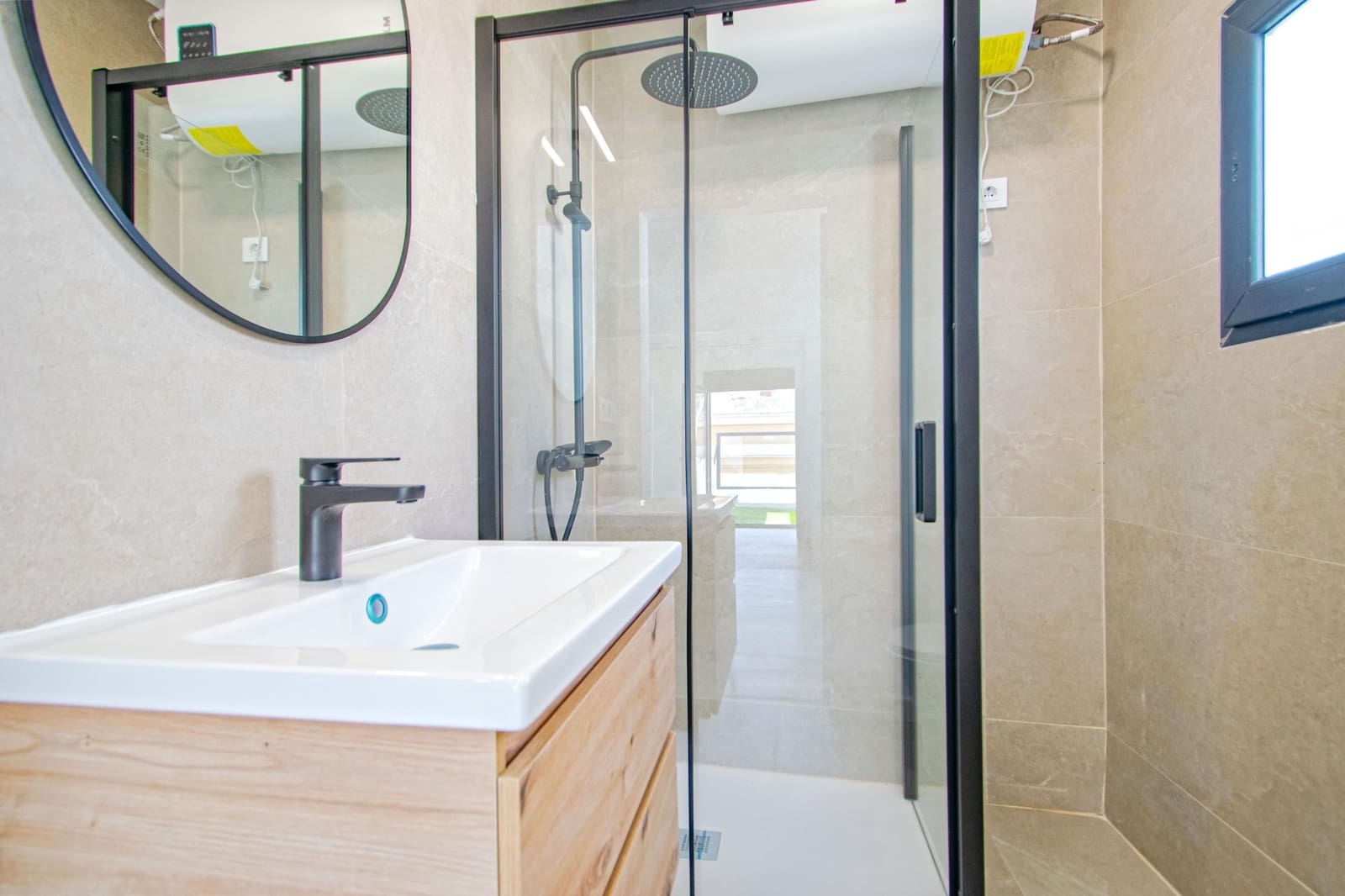 9 bedroom Flat for sale in Seville city - € 1,600,000 (Ref: 10068022)