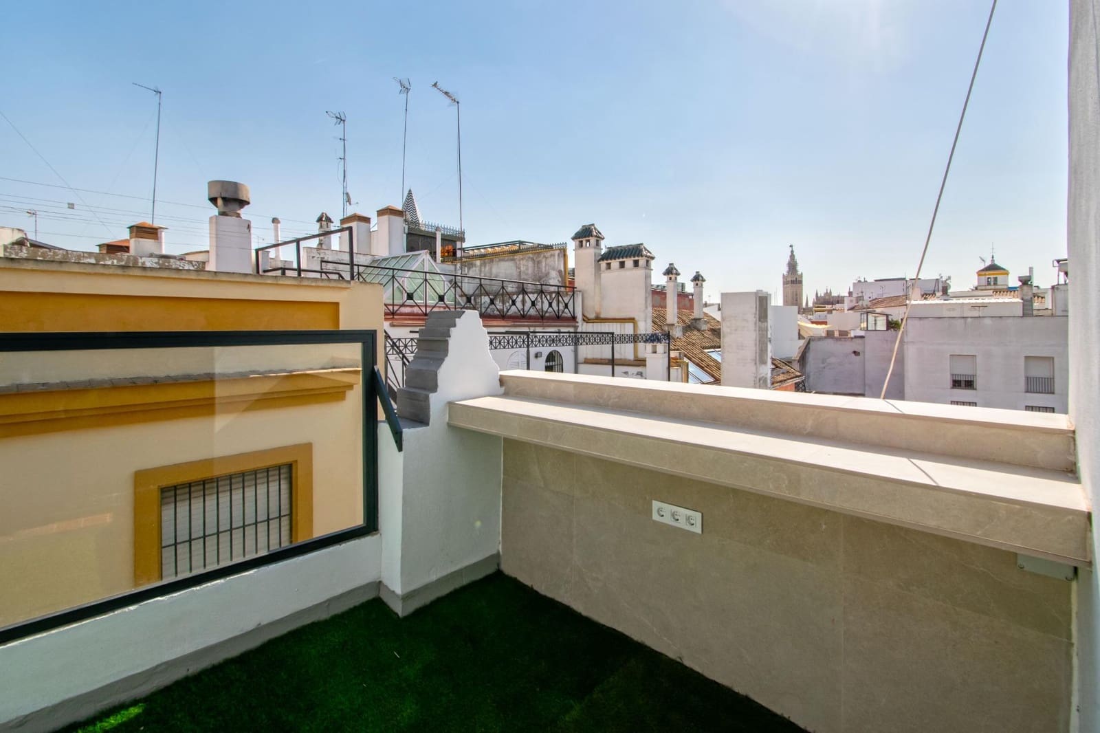 9 bedroom Flat for sale in Seville city - € 1,600,000 (Ref: 10068022)