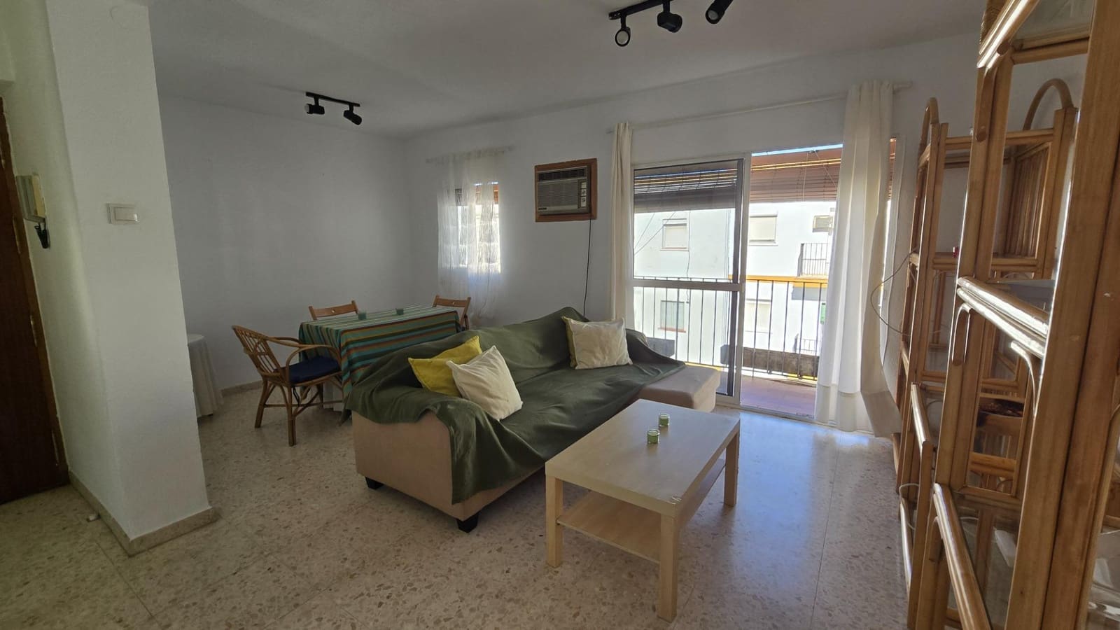 Piso de 2 habitaciones en Sevilla ciudad en alquiler - 850 € (Ref: 10076512)