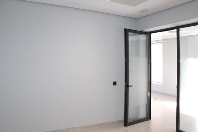 Commercial for sale in Seville city - € 75,500 (Ref: 10076515)