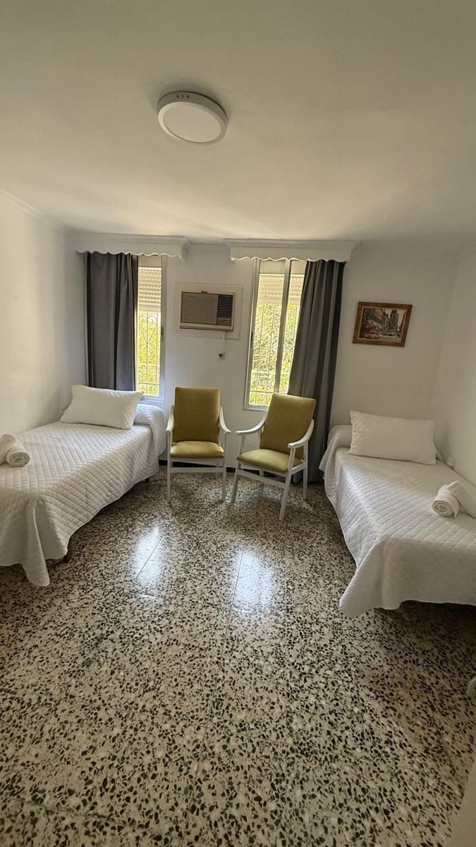 2 slaapkamer Flat te huur in Sevilla stad - € 1.100 (Ref: 10081359)