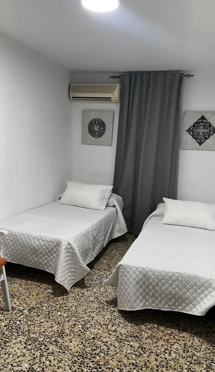 2 slaapkamer Flat te huur in Sevilla stad - € 1.100 (Ref: 10081359)