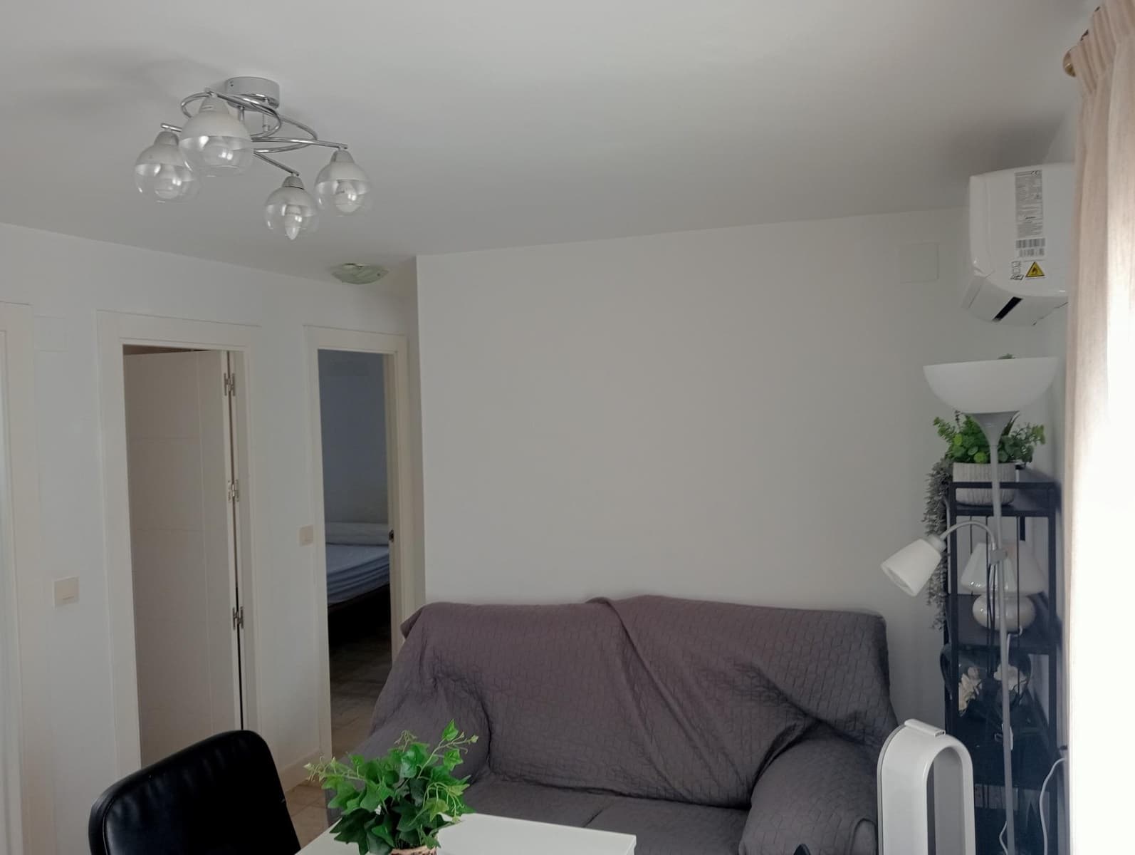 2 soveværelse Lejlighed til leje i Sevilla by - € 850 (Ref: 10086287)