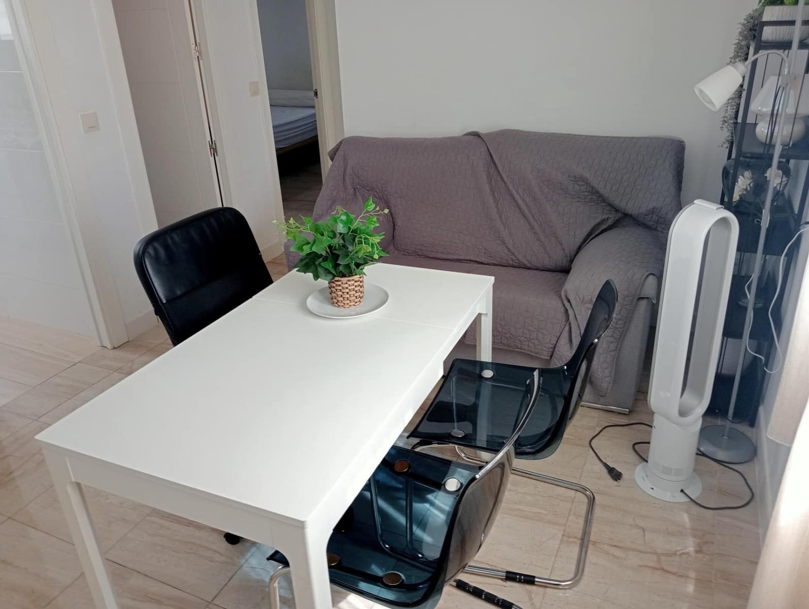 2 soveværelse Lejlighed til leje i Sevilla by - € 850 (Ref: 10086287)