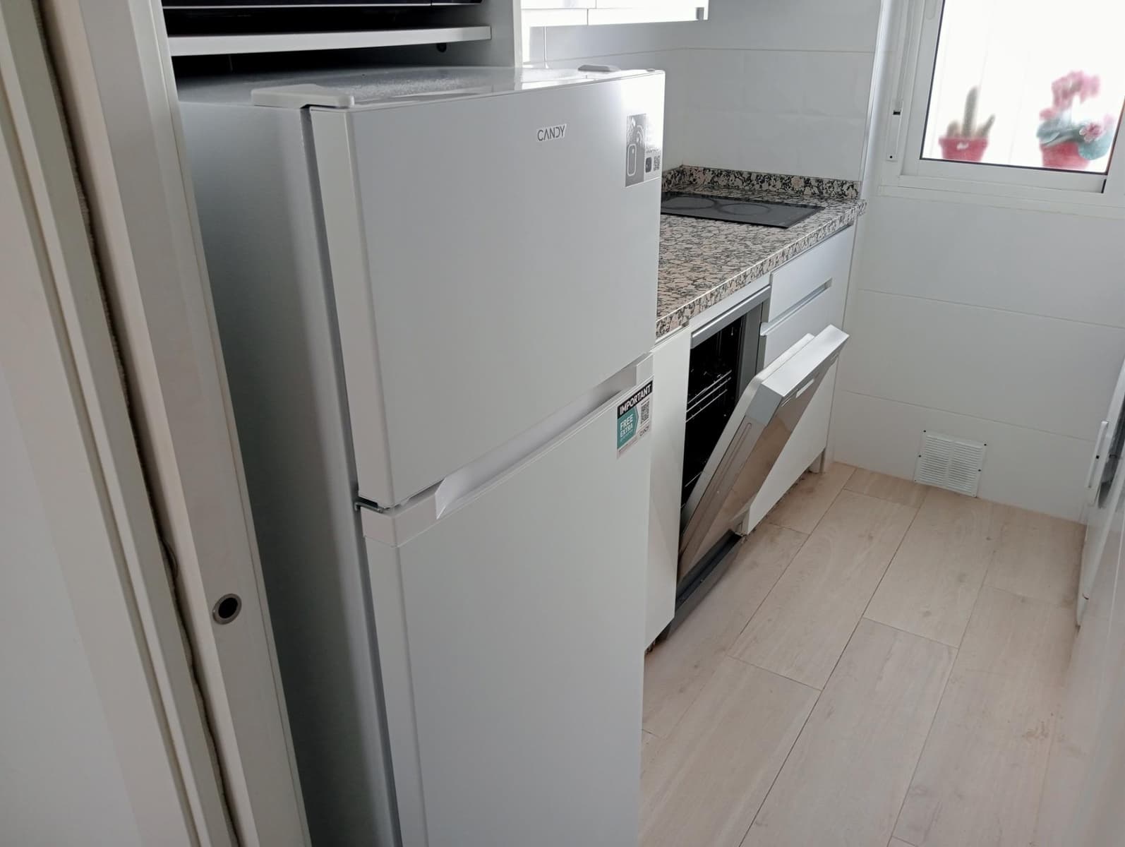 2 soveværelse Lejlighed til leje i Sevilla by - € 850 (Ref: 10086287)