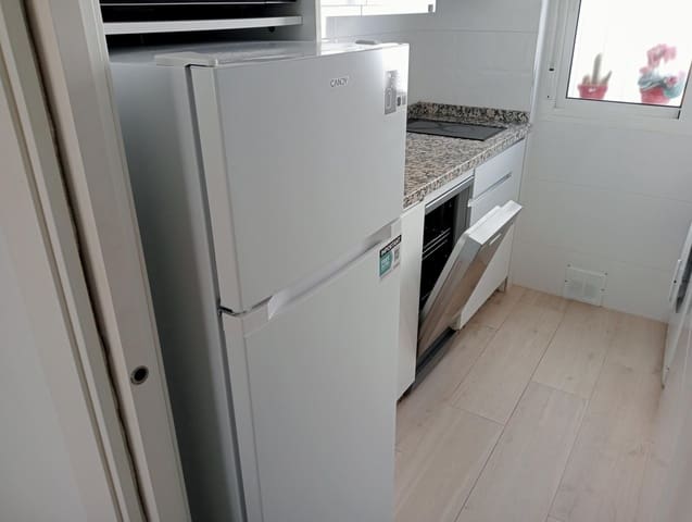 2 soveværelse Lejlighed til leje i Sevilla by - € 850 (Ref: 10086287)
