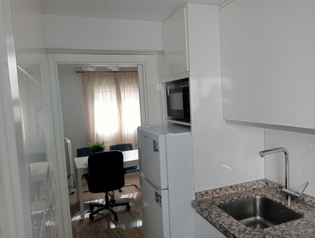 2 soveværelse Lejlighed til leje i Sevilla by - € 850 (Ref: 10086287)