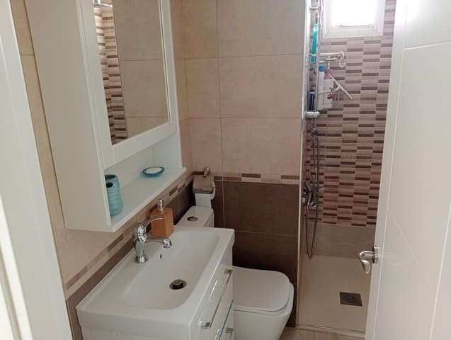 2 soveværelse Lejlighed til leje i Sevilla by - € 850 (Ref: 10086287)