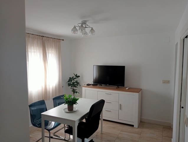 2 soveværelse Lejlighed til leje i Sevilla by - € 850 (Ref: 10086287)