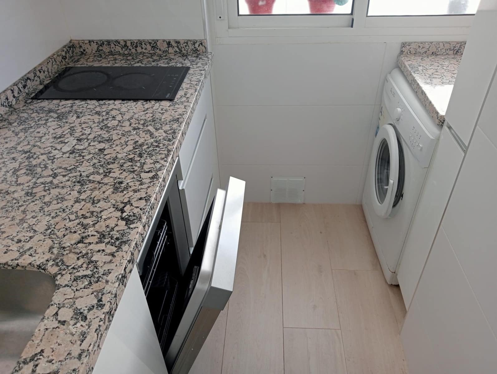 2 soveværelse Lejlighed til leje i Sevilla by - € 850 (Ref: 10086287)