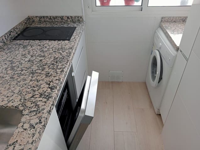 2 soveværelse Lejlighed til leje i Sevilla by - € 850 (Ref: 10086287)
