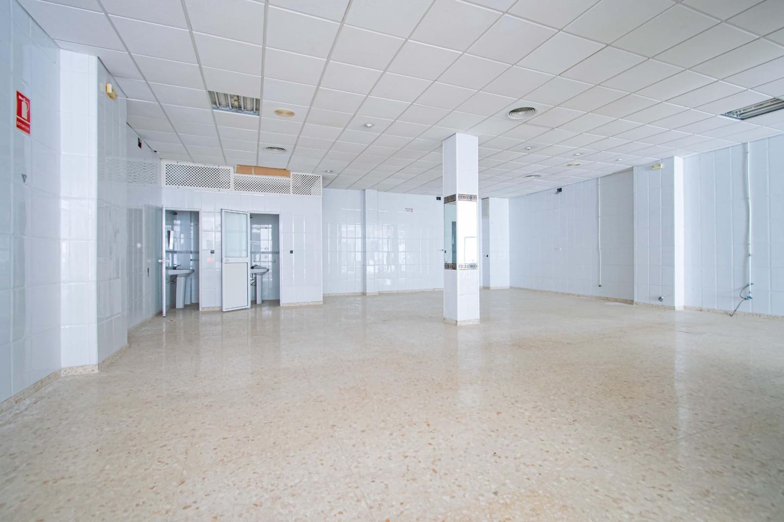 Kommersiell till salu i La Rinconada - 190 550 € (Ref: 10086291)