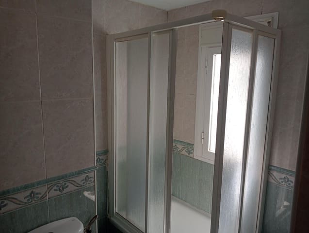 4 quarto Apartamento para arrendar em Sevilha cidade - 900 € (Ref: 10089806)