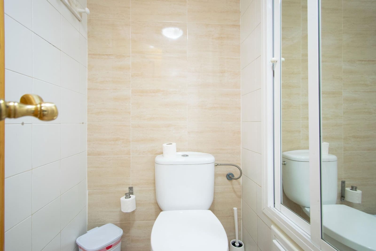 4 slaapkamer Rijtjeshuis te koop in Montequinto met zwembad - € 350.000 (Ref: 10094797)