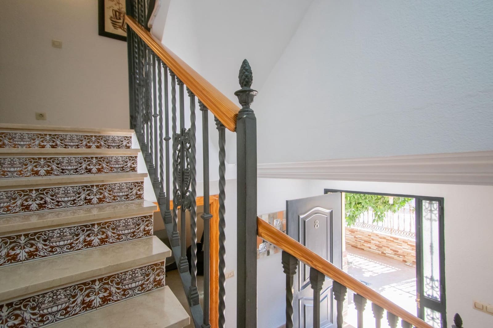 4 slaapkamer Rijtjeshuis te koop in Montequinto met zwembad - € 350.000 (Ref: 10094797)