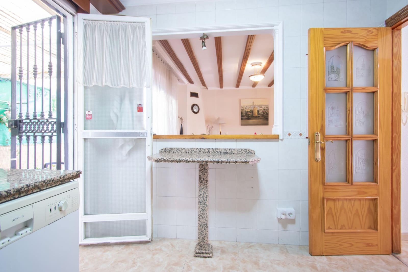 4 slaapkamer Rijtjeshuis te koop in Montequinto met zwembad - € 350.000 (Ref: 10094797)
