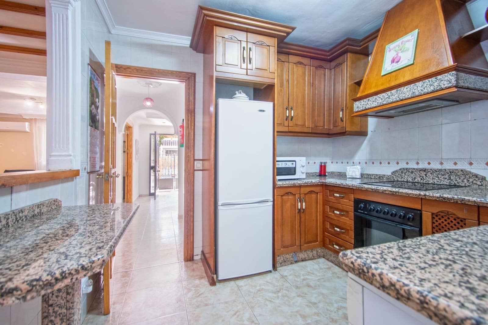 4 slaapkamer Rijtjeshuis te koop in Montequinto met zwembad - € 350.000 (Ref: 10094797)