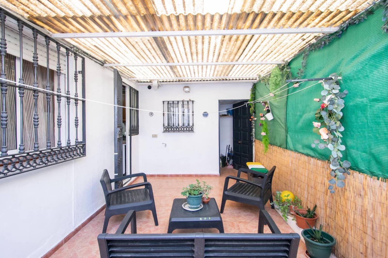 4 slaapkamer Rijtjeshuis te koop in Montequinto met zwembad - € 350.000 (Ref: 10094797)