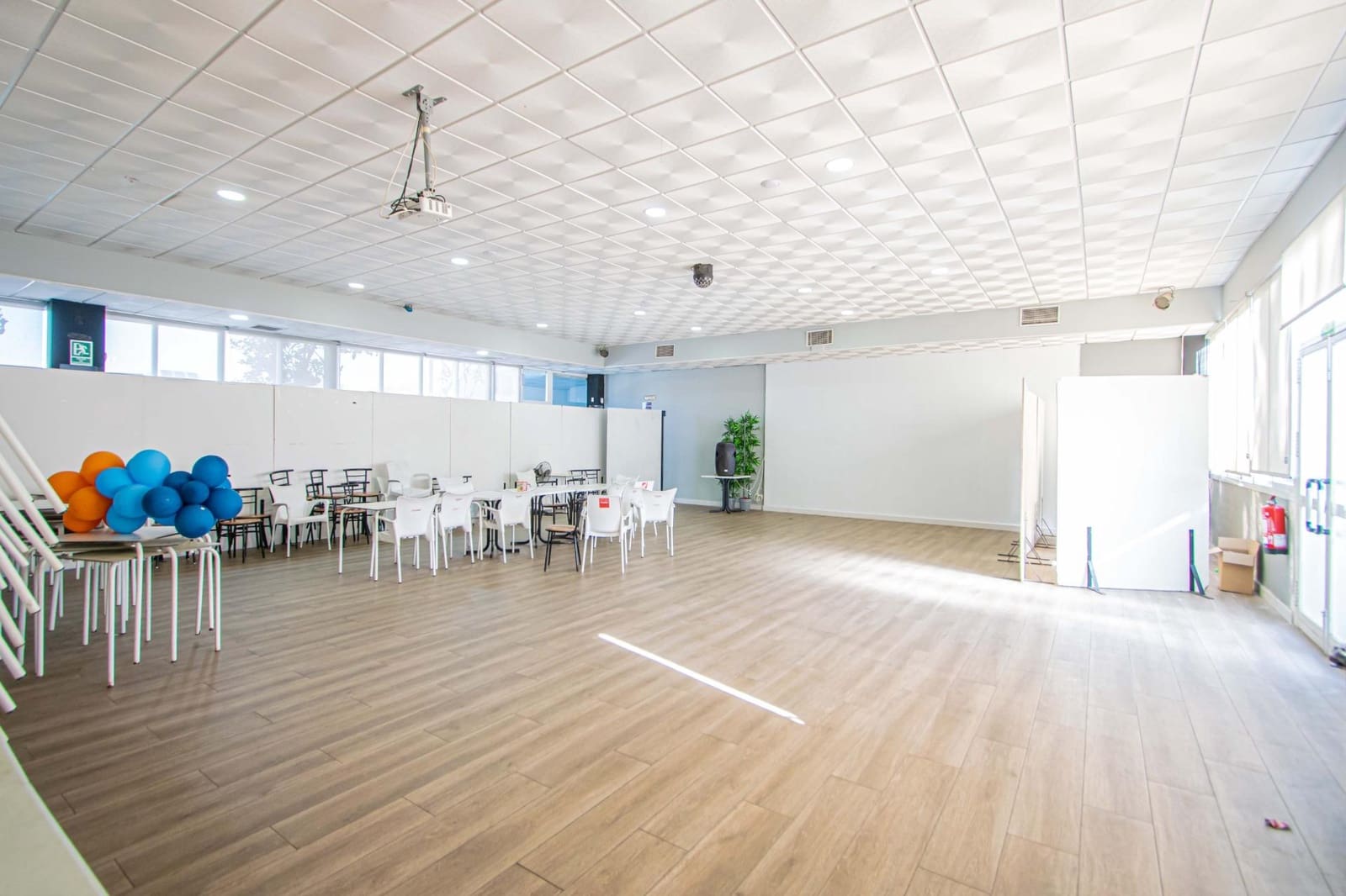 4 slaapkamer Rijtjeshuis te koop in Montequinto met zwembad - € 350.000 (Ref: 10094797)