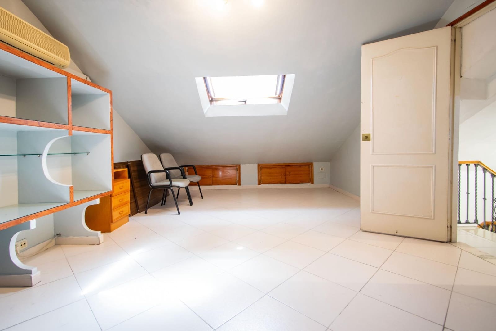 5 bedroom Terraced Villa for sale in Montequinto with pool - € 350,000 (Ref: 10094797)